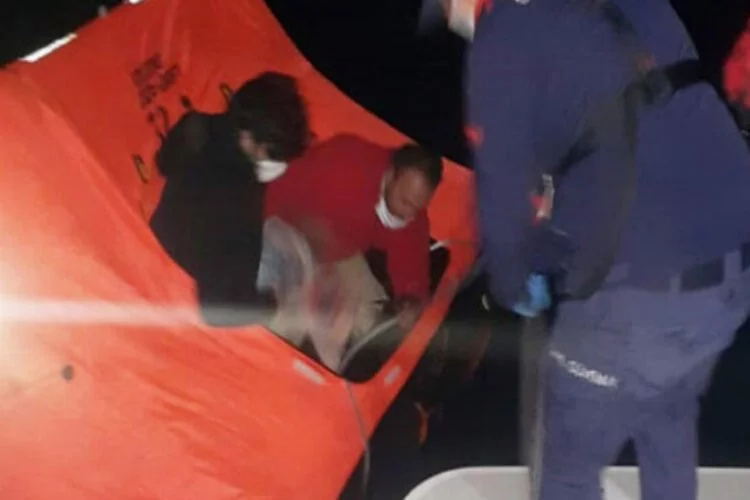 Türk kara sularına dönmeye zorlanan 18 sığınmacı kurtarıldı