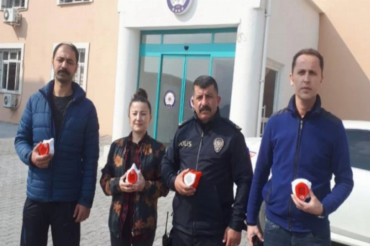 Bursa'da meslek lisesinden emniyete maske desteği
