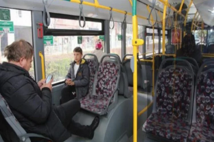 Otobüslerde sosyal mesafe için yeşil bant uygulaması