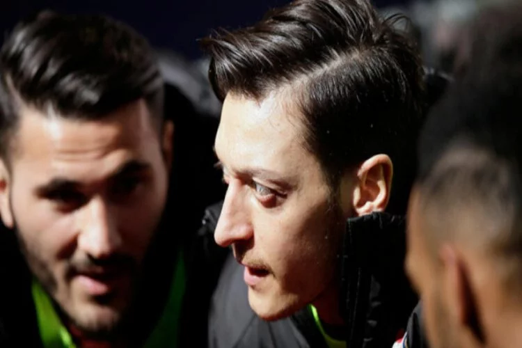 Mesut Özil'den "evde kalanlara" davetiye