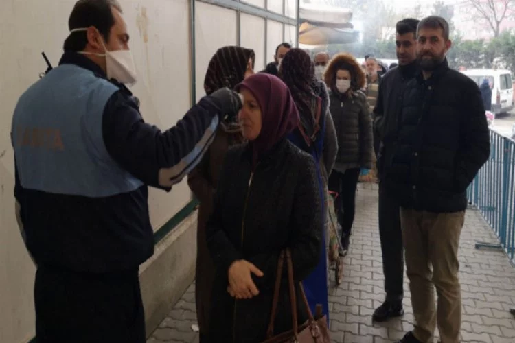 Bursa'da pazar yerlerinde koronavirüs önlemi