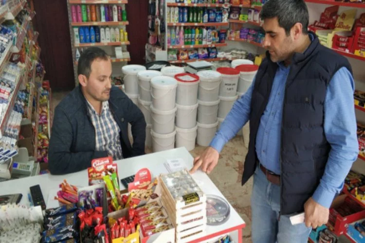 Bursa'da iş insanları, 3 bakkalın veresiye defterini satın aldı
