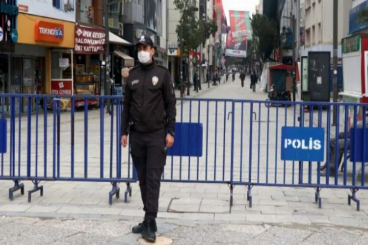 İzmir'de Karşıyaka Çarşısı'na giriş-çıkış kısıtlandı