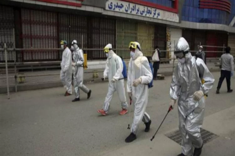 Virüse iyi geliyor diye içiyorlar: İran'da ölü sayısı 339 oldu!