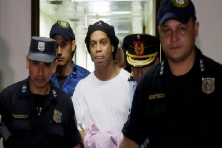 Ronaldinho'dan hapishanede ailesine videolu mesaj!