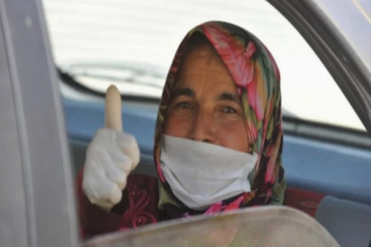 Bursa'da koronavirüsü yenen kadın: İçim yanıyor, dışım donuyordu