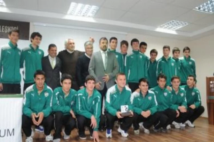 Bursaspor U-16’ya anlamlı ödül