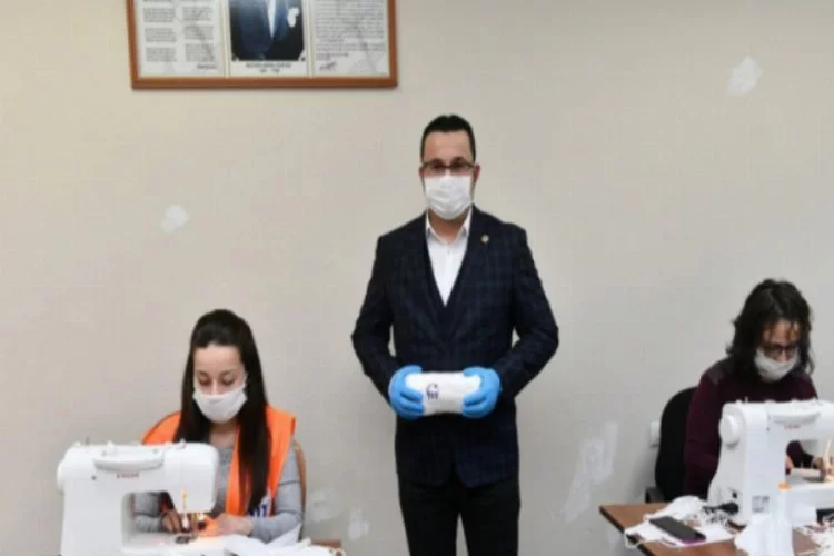 Mustafakemalpaşa Belediyesi ilk etapta 20 bin maske üretip ücretsiz dağıtacak