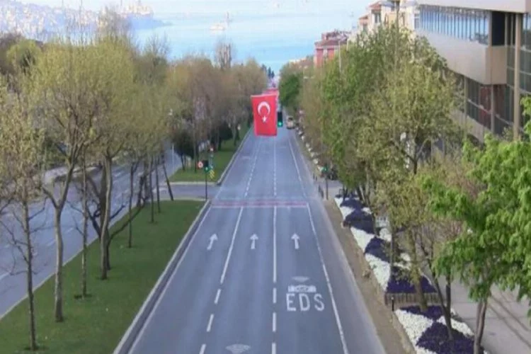 İstanbul'da yollar ve meydanlar boş kaldı