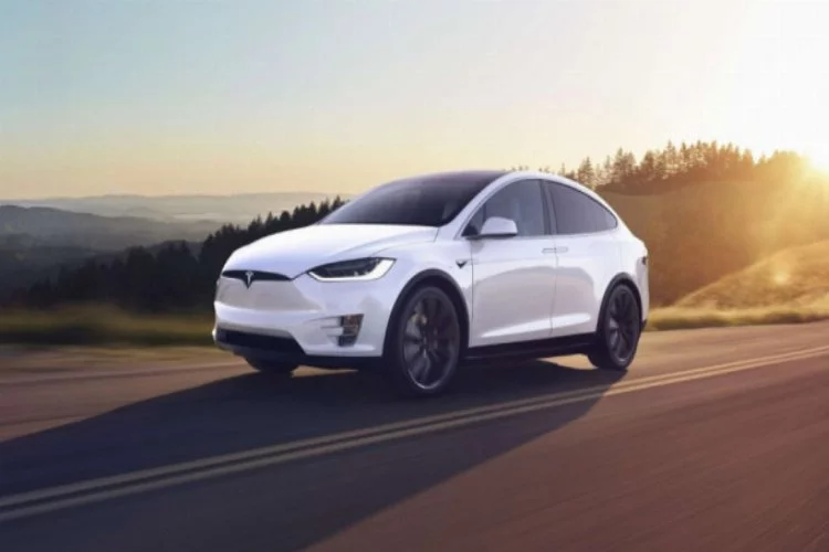 Tesla'dan Autopilot için beklenen güncelleme geldi!