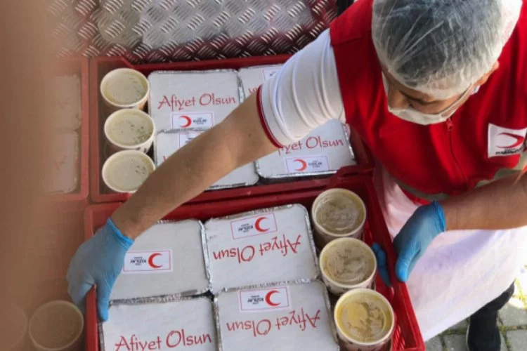 Türk Kızılay Bursa iftar bereketini paylaşıyor
