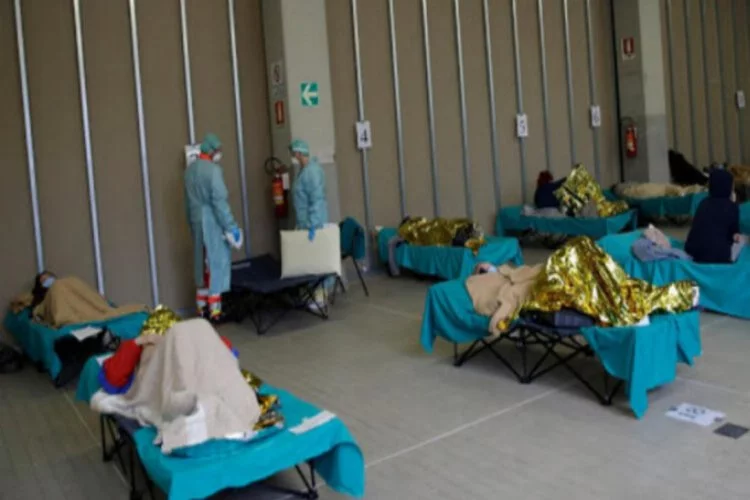 İtalya'da virüsten can kaybı 26 bin 977'ye yükseldi