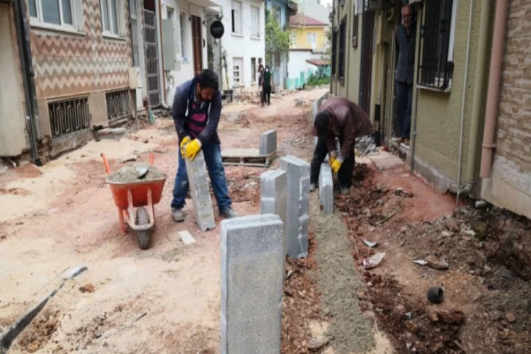 Bursa Osmangazi'de tretuvar ve zemin kaplama çalışması