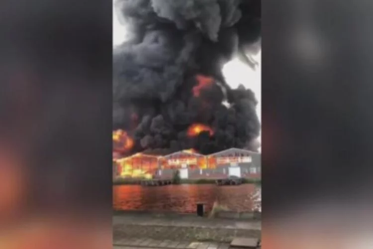 Almanya'daki bir depoda yangın: Dumanlar gökyüzünü kapladı