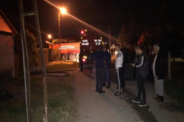 Bursa'da alevleri gören mahalle sokağa döküldü!
