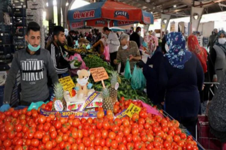 Gaziantep'te, yasak öncesi pazarlarda yoğunluk