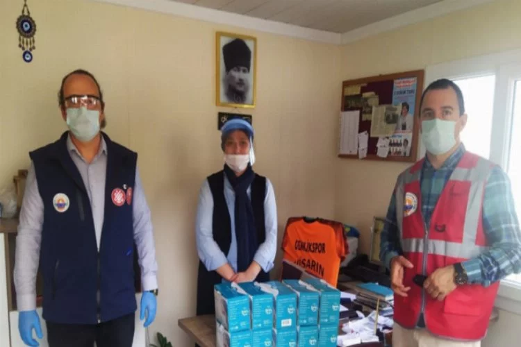 Bursa Gemlik Belediyesi'nden muhtarlara maske desteği sürüyor