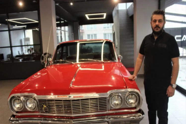 Bursa'da dedesinin otomobilini 45 yıl sonra bulup satın aldı