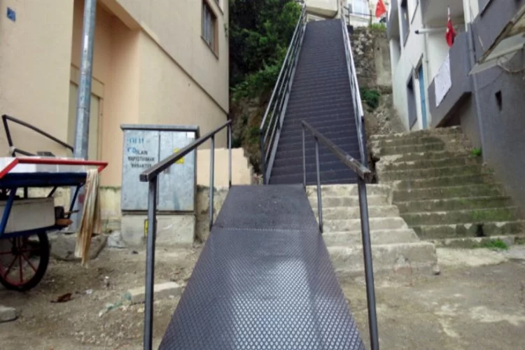 Bursa'da çelik merdivenler mahalleliyi mutlu etti