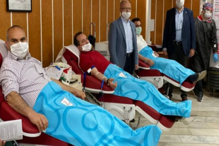 Bursa'da Milletvekili Refik Özen'den kan bağışı çağrısı