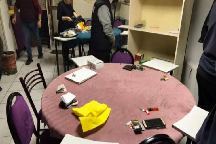 Bursa'da kahvehanede kumar oynarken yakalanan 13 kişiye ceza