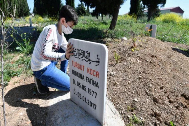 Bursa Osmangazi'de küçük Hamza özel izinle babasının mezarını ziyaret etti