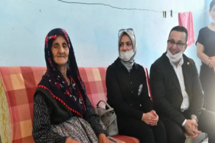 Bursa Mustafakemalpaşa Belediye Başkanı Kanar'dan annelere sürpriz ziyaret