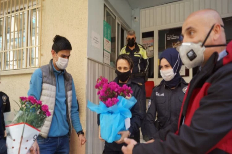 Bursa'da Orhangazi Emniyetinde müdür ve polis annelere sürpriz