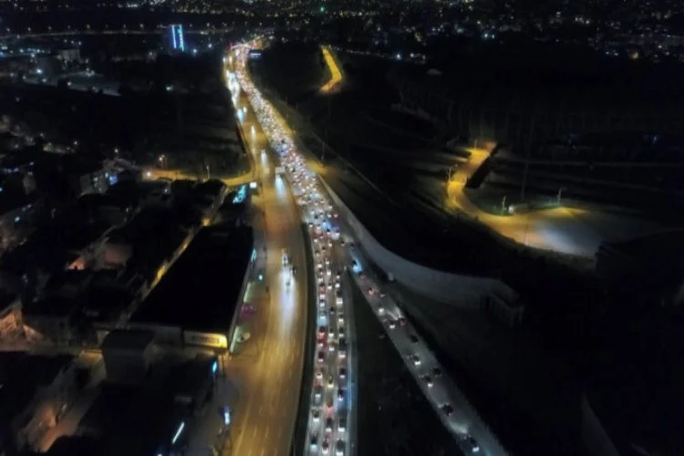 Bursa'da yasak sonrası gece yarısı trafik kilitlendi!