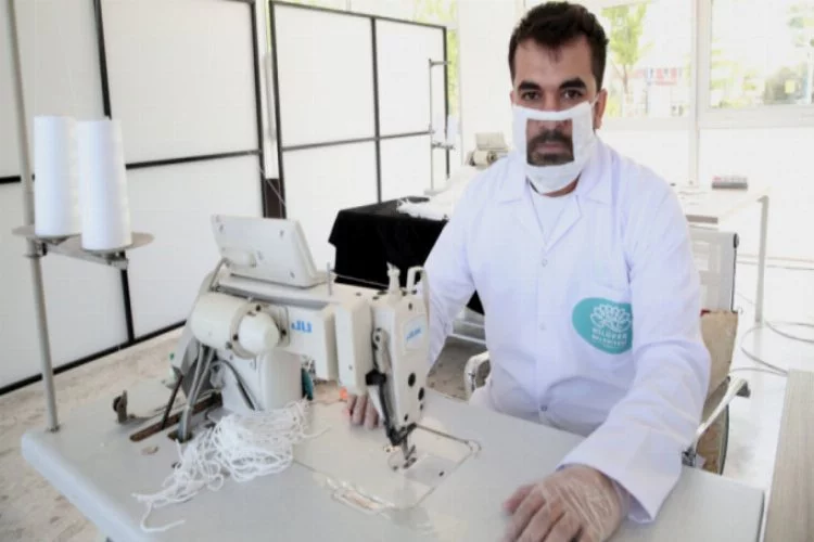 Bursa Nilüfer'de işitme engelliler ve  çocuklara özel maske üretiliyor