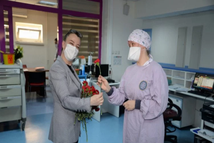 Bursa'da BUÜ Hastanesi hemşirelerine özel kutlama