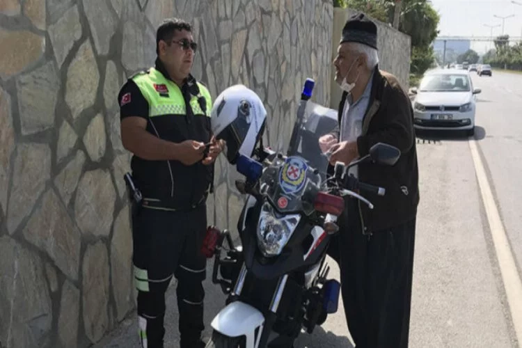 Kamyonetiyle trafiğe çıkan 84 yaşındaki kişiye korona tedbirlerini ihlalden ceza