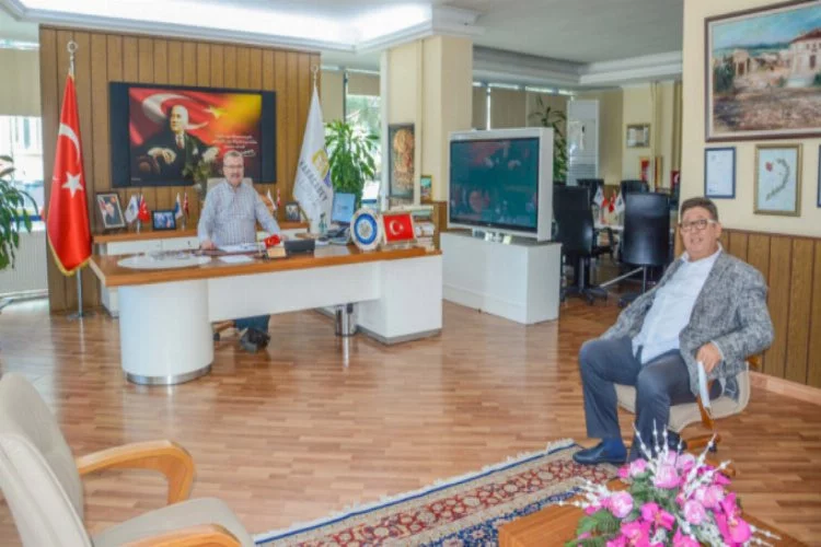 Bursa'da Karacabey Berberler ve Kuaförler Odası'ndan Başkan Özkan'a teşekkür ziyareti