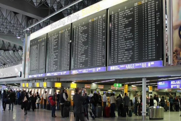 Frankfurt Havalimanı'nda yolcu sayısı yarı yarıya azaldı