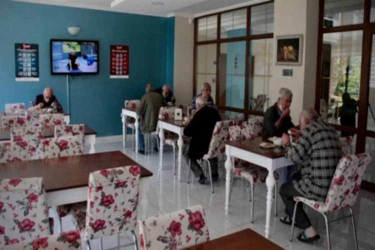 Bursa'da bakıma muhtaç yaşlılara otel konforunda hizmet