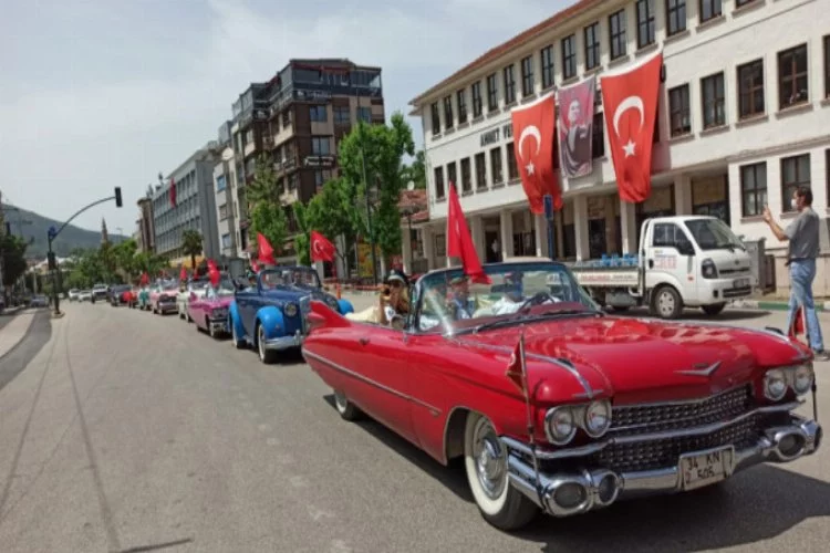 Bursa'da klasik araçlarla 19 Mayıs kutlaması