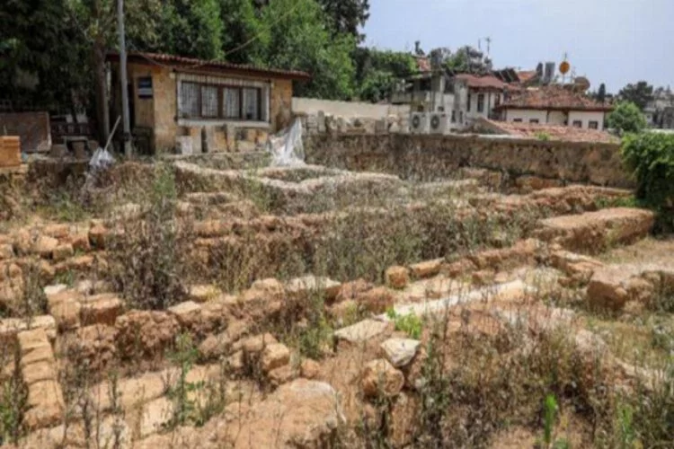 790 yıllık Yivli Minare'deki çalışmalarda 40 mezar bulundu