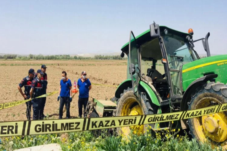 Freni boşalan traktörün altında kalan çiftçi öldü
