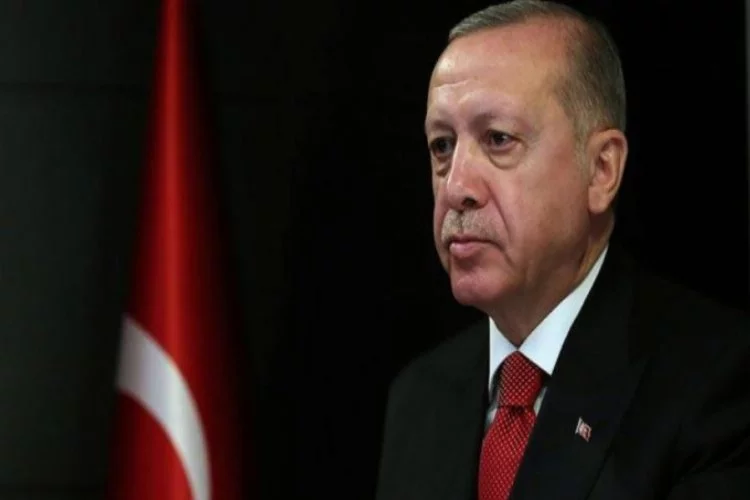 Türkiye balkonlarda İstiklal Marşı okudu