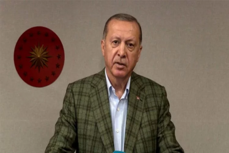 Erdoğan, tüm yurtta okunan İstiklal Marşı'na eşlik etti