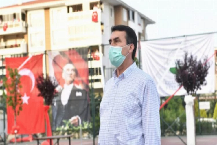 Bursa Osmangazi Belediye Başkanı Dündar, 19.19'da İstiklal Marşı Okudu
