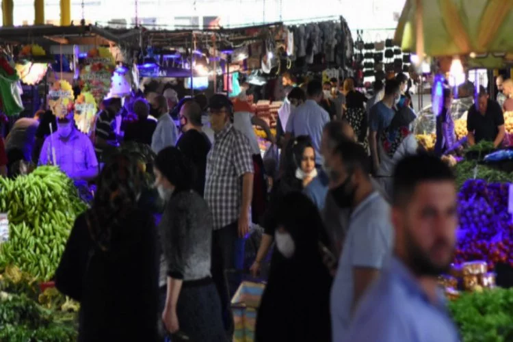 Bursa'da sokağa çıkma yasağı sonrası pazarlarda adım atacak yer kalmadı