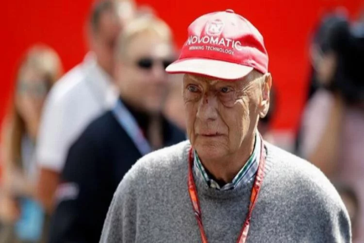 Mercedes, onursal başkanı Niki Lauda'yı andı