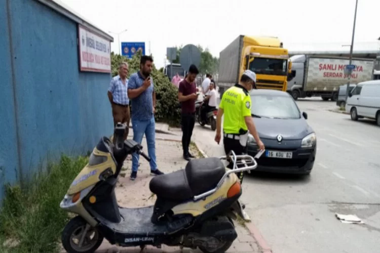 Bursa'da otomobil ile çarpışan motosikletin sürücüsü yaralandı