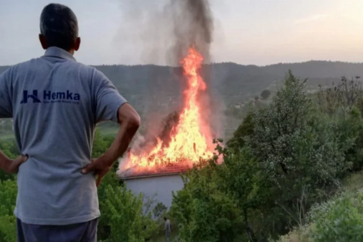 Bursa'da iftar vakti alevler yükseldi: Gözleme yaparken evi yaktılar!