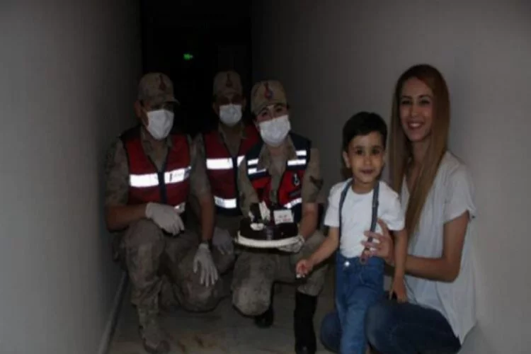 Suriye'de görev yapan uzman çavuşun oğluna, doğum günü sürprizi