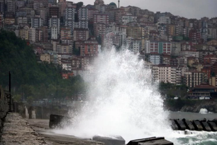 Zonguldak'ta yağmur ve rüzgar etkili oldu