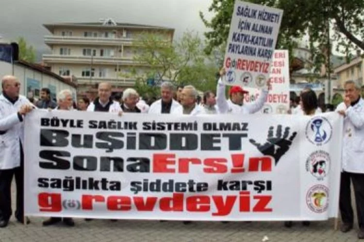 Bursa'da sağlıkçılardan 'kanlı' eylem!