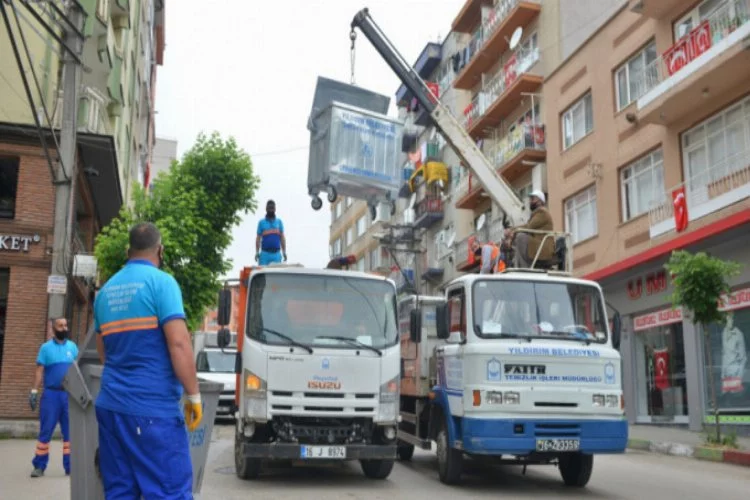 Bursa'da cadde ve sokaklar bayrama hazır