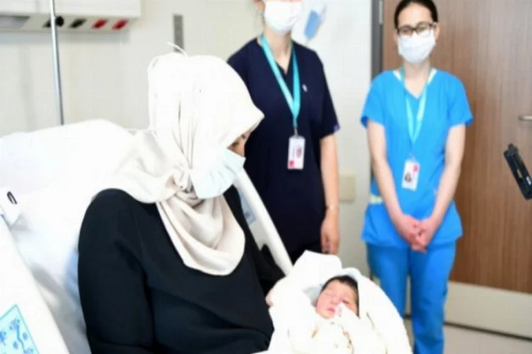 Çam ve Sakura Şehir Hastanesi'nin ilk bebeği